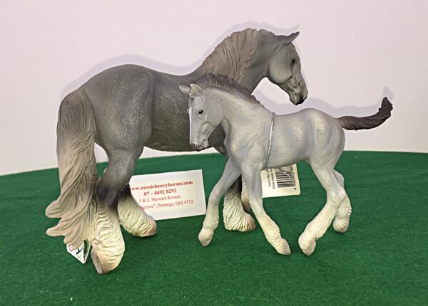 This Grey Shire Gift Set includes both a Mare and Foal anatomically accurate sculptures replicating the Shire Mare and Foal in miniature.