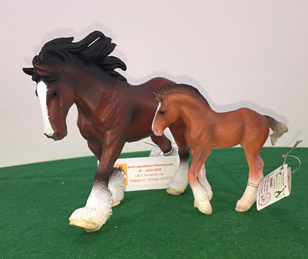 This Bay Clydesdale Gift Set includes both a Stallion and Foal, anatomically accurate sculptures replicating the Clydesdale Stallion and Foal in miniature.