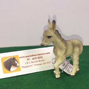 Being of top quality construction, this Donkey Foal gives us an anatomically accurate sculpture in miniature. It is hand painted and very detailed.