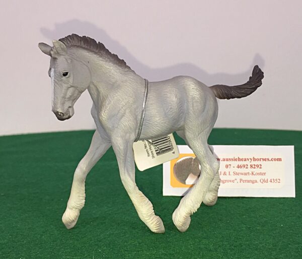 The Grey Shire Foal is an accurate miniature replica. From the Collecta brand it is highly coolectable.