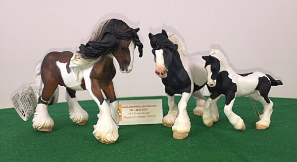 This Gypsy Cob Gift Set includes a Stallion , Mare and Foal. displaying anatomically accurate sculptures replicating the Gypsy Cobs in miniature.