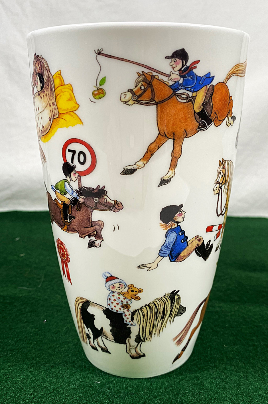 The Henley Horseplay mug is an English fine bone china mug made by Dunoon with a 600ml capacity