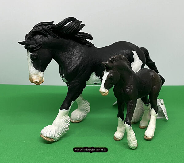 This Black Clydesdale Gift Set includes both a Stallion and Foal anatomically accurate sculptures replicating the Clydesdale Stallion and Foal in miniature.